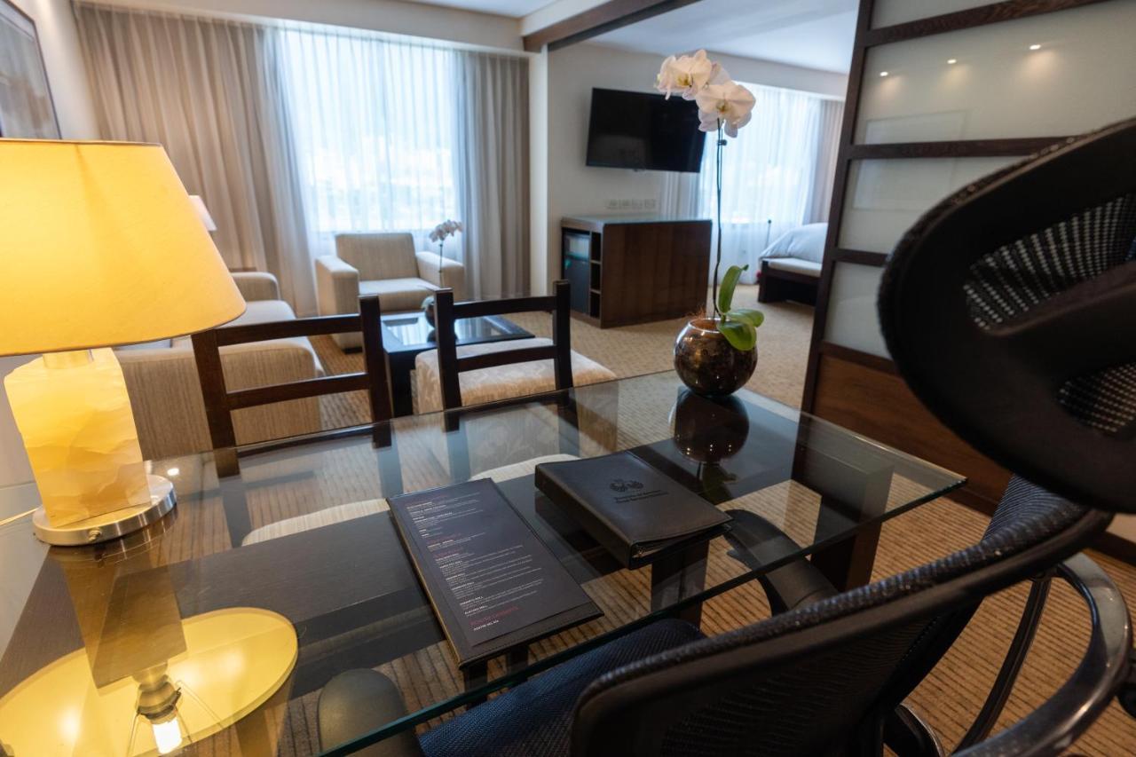 Eurobuilding Hotel & Suites Caracas Buitenkant foto A suite at the hotel
