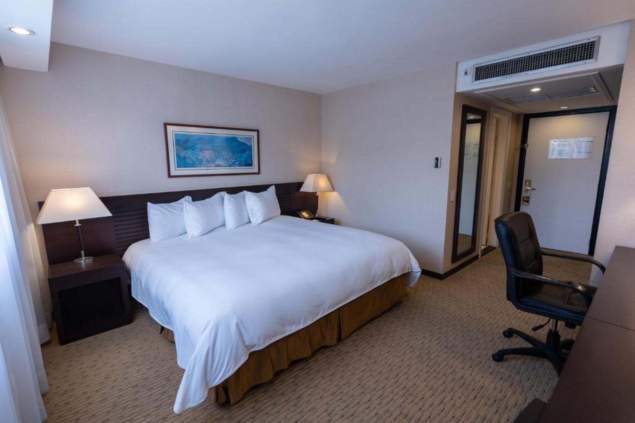 Eurobuilding Hotel & Suites Caracas Buitenkant foto A room at the hotel